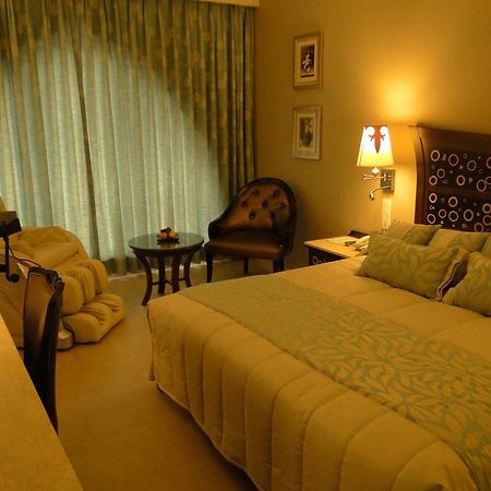 Sai Palace Hotel Mumbai Ngoại thất bức ảnh