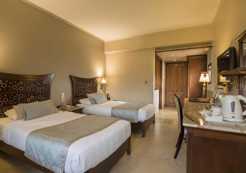 Sai Palace Hotel Mumbai Ngoại thất bức ảnh