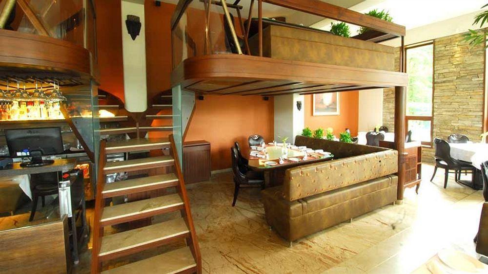 Sai Palace Hotel Mumbai Ngoại thất bức ảnh