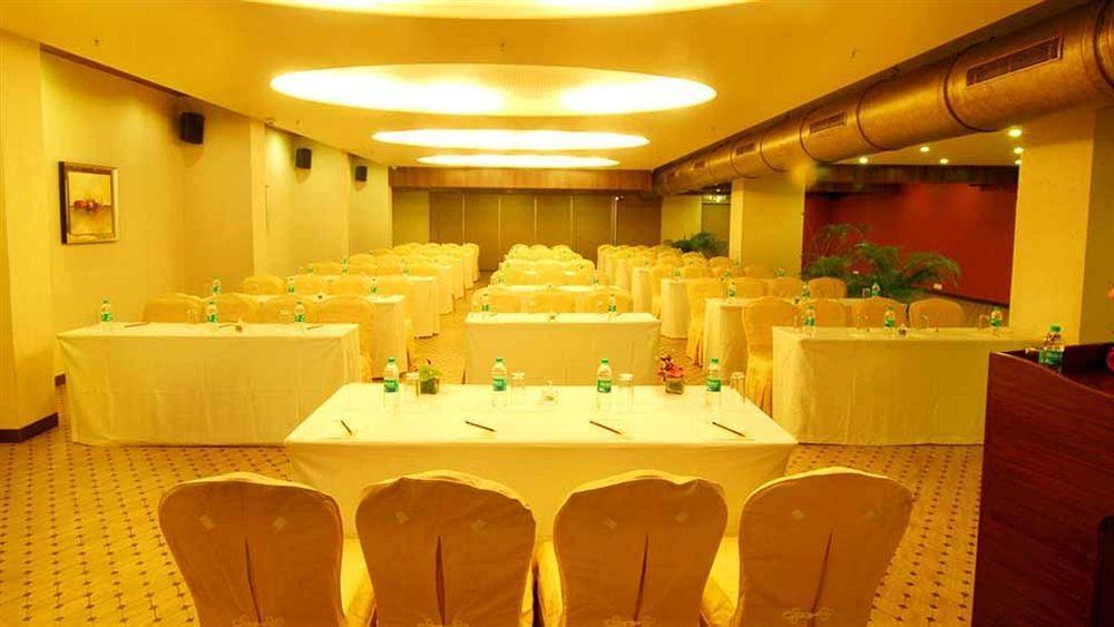 Sai Palace Hotel Mumbai Ngoại thất bức ảnh